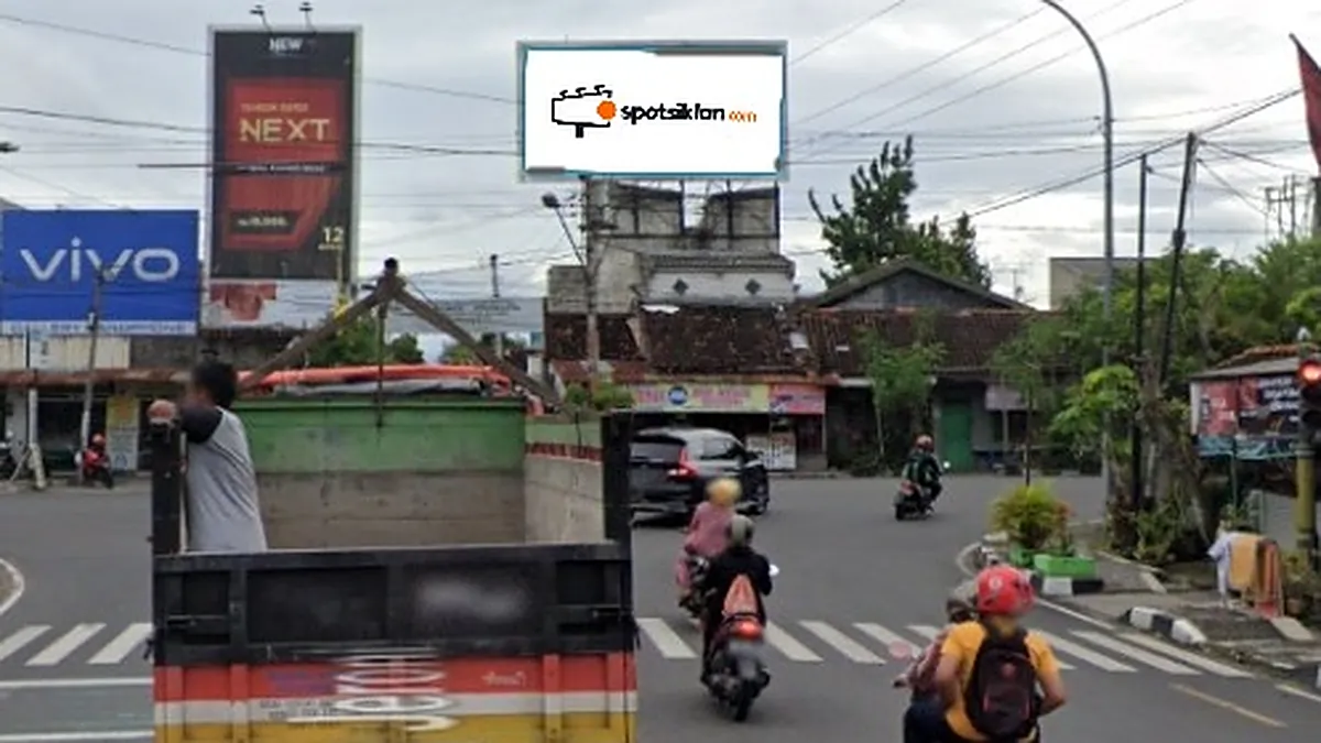 Billboard 8 × 4 m di Jl. Bugisan (Arah Pasar Legi Patangpuluhan), Yogyakarta, DI Yogyakarta