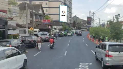 Billboard 4 × 8 m di Jl. Pasar Kembang (Malioboro, Depan Stasiun Tugu Yogya), Yogyakarta, DI Yogyakarta