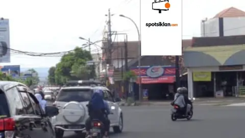 Billboard 4 × 8 m di Jl. Gedongkuning (SImpang Empat Gedongkuning, Hadap Utara), Yogyakarta, DI Yogyakarta