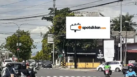 Billboard 4 × 8 m di Jl. Kyai Mojo (Area Pertigaan Kyai Mojo, Arah Stasiun Tugu), Yogyakarta, DI Yogyakarta