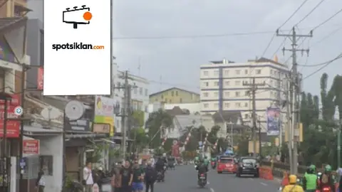 Billboard 8 × 4 m di Jl. Ps. Kembang (Depan Stasiun Yogyakarta), DI Yogyakarta