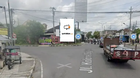 Baliho 4 × 6 m di Perempatan Tungkak, Yogyakarta, DI Yogyakarta