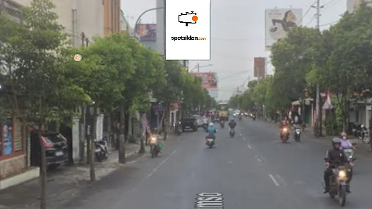Baliho 4 × 6 m di Jl. Brigjend Katamso. Prawirodirjan (Hadap Utara), Yogyakarta, DI Yogyakarta