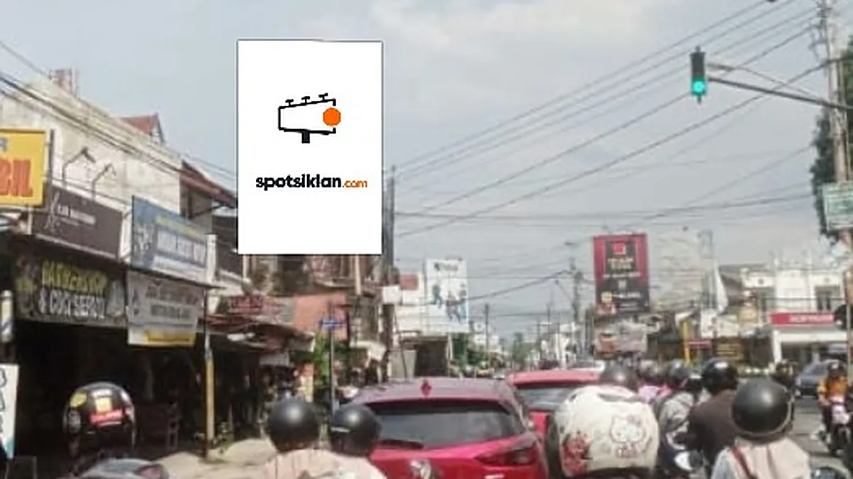 Baliho 4 × 6 m di Jl. Kusumanegara (Perempatan Gedongkuning), Yogyakarta, DI Yogyakarta